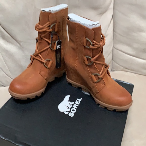 BRAND NEW, NEVER WORN, JOAN OF ARCTIC WEDGE II, SZ 5, COLOR-ICED TEA/THE GLACÉ. - Picture 4 of 6